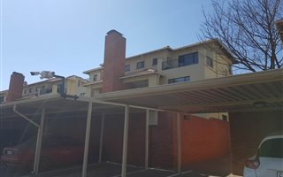 3 Bedroom Apartment in Douglasdale