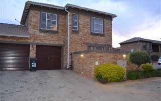 3 Bedroom Townhouse in Wilgeheuwel