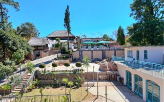 50 Bedroom House in Observatory