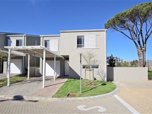 3 Bed Townhouse in Somerset Lakes