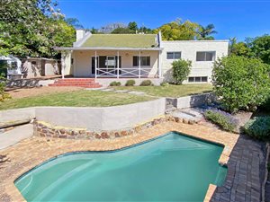 4 Bed House in Penzance Estate