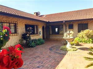 4 Bed House in Blackridge