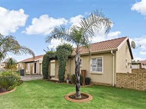 2 Bed Townhouse in Helderwyk Estate