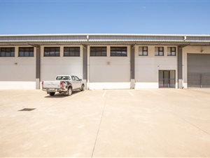 1742 m² Industrial space in Riverhorse Valley