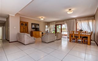 4 Bedroom Cluster in Cedar Lakes