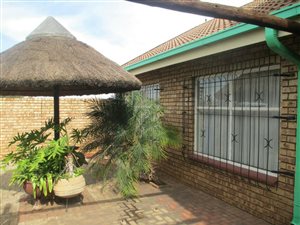 3 Bed Townhouse in Vanderbijlpark Central