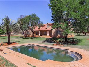 4.7 ha Farm in Rustenburg Central