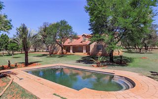 4.7 ha Farm in Rustenburg Central