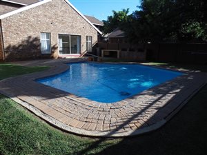 3 Bed Townhouse in Doornpoort and surrounds