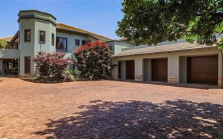 6 Bedroom House in Cornwall Hill