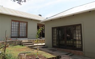 3 Bedroom House in Kensington