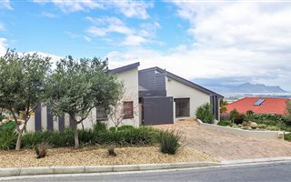 4 Bedroom House in Heldervue