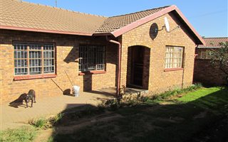 3 Bedroom House in Geluksdal