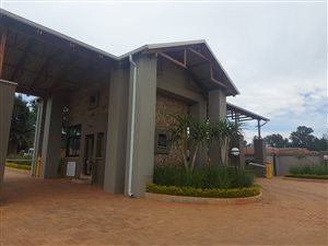 2 Bed Apartment in Kameeldrift East