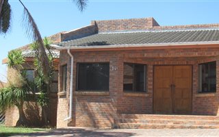 4 Bedroom House in Winterhoek Park