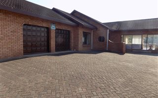 4 Bedroom House in Pumula