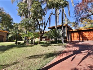 4 Bed House in Meyerspark