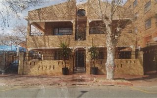 4 Bedroom Apartment in Newtown