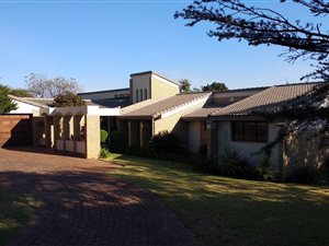 4 Bed House in Waterkloof Glen
