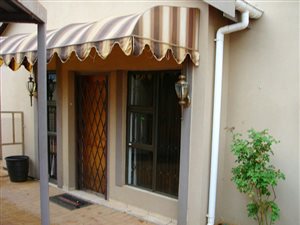2 Bed Townhouse in Vanderbijlpark Central