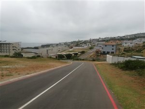 898 m² Land available in De Bakke