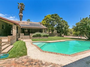 8564 m² Farm in President Park