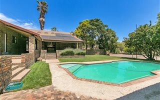 8564 m² Farm in President Park