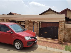 3 Bed House in Roodekop