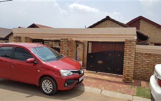 3 Bedroom House in Roodekop