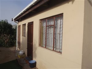 3 Bed House in Hex Park
