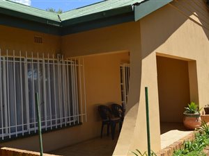 3 Bed House in Songloed