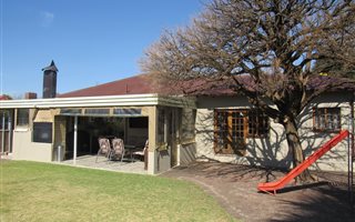 4 Bedroom House in Bayswater