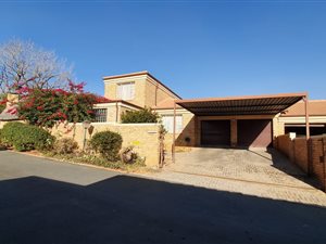 4 Bed Townhouse in Wilgeheuwel