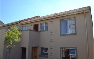 2 Bedroom Apartment in Leeuwenhof Estate