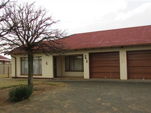 4 Bed House in Steel Park