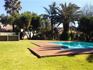 3 Bed Townhouse in Weltevreden Park