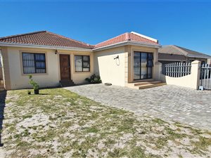 4 Bed House in Hagley