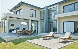 3 Bedroom House in Pezula Golf Estate