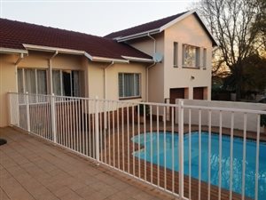 4 Bed House in Bronberrick