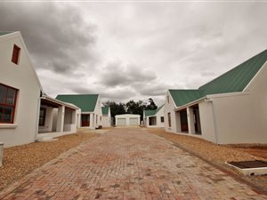 14 Bed House in De Rust