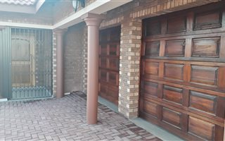 3 Bedroom House in Aerorand