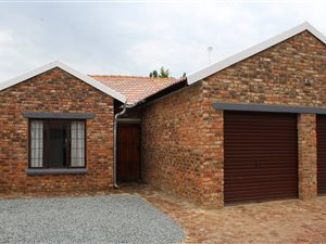 3 Bed Townhouse in Mooivallei Park