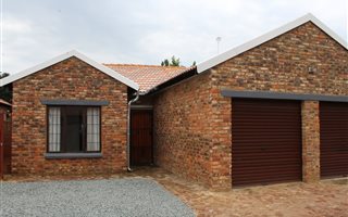 3 Bedroom Townhouse in Mooivallei Park