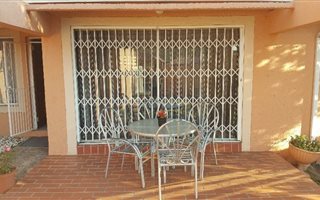 2 Bedroom Simplex in Buccleuch