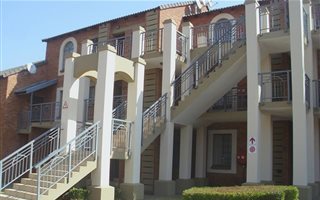 2 Bedroom Apartment in Die Hoewes