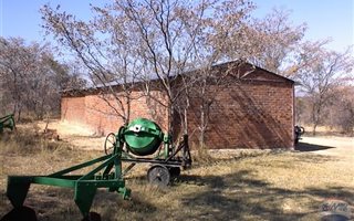 311 ha Farm in Springs Central