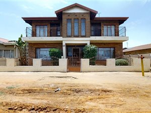 8 Bed House in Actonville