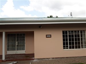 1 Bed Garden Cottage in Middelburg Central