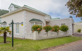 4 Bedroom House in River Club