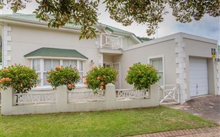 4 Bedroom House in River Club